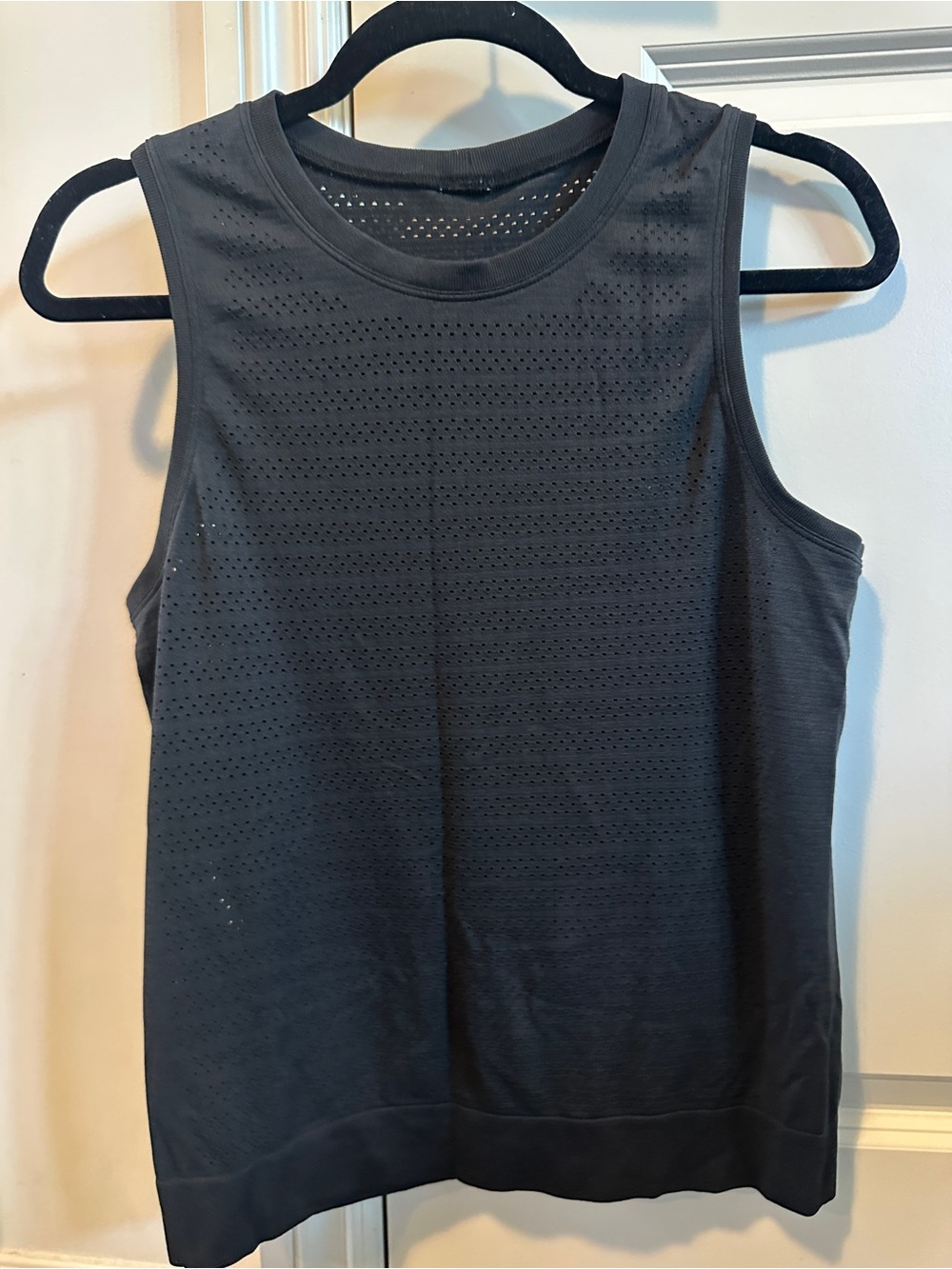 Lululemon Women’s Sleeveless Performance Tank Top - Black